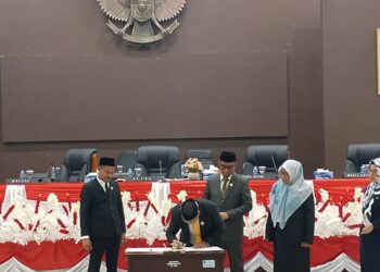 DPRD SBT Gelar Paripurna Penandatanganan KUA PPAS Tahun Anggaran 2025