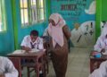 Kepala UPTD Pendidikan Teluk Waru Pantau Ujian Sekolah