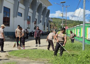 Jelang Pelepasan JCH, Kapolres SBT Pimpin Baksos Di Masjid