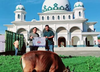 Jelang Idul Adha, Anggota DPR RI Salurkan Hewan Kurban