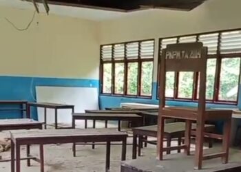 Kerja Amburadul, Plafon Laboratorium SMP Di Wakate Rusak Total
