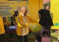 HUT Ke-61, DPD Golkar SBT Bagikan Sembako Gratis Buat Warga