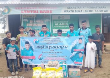 HUT Ke-6, Partai Gelora SBT Berbagi Dengan Santri.
